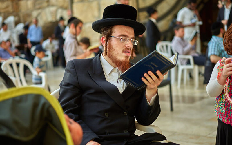 Với người Do Thái, đọc sách không chỉ là một thói quen mà là một phẩm chất đạo đức tốt đẹp cần có của con người