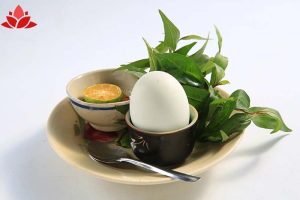 Lợi ích của trứng vịt lộn và những điều cần chú ý