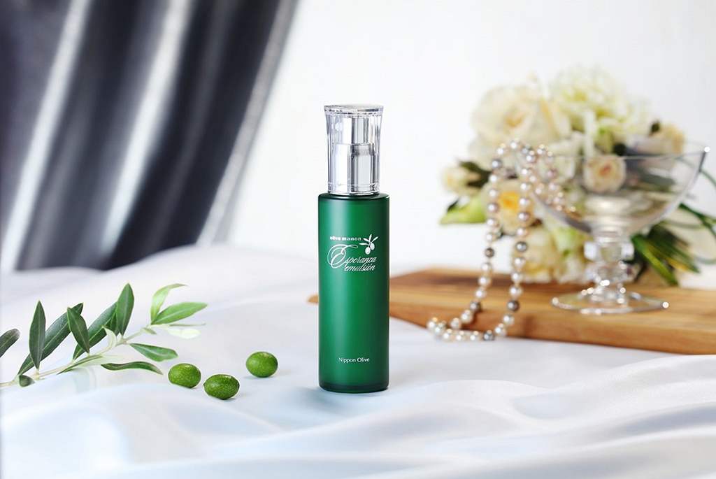 Sử dụng tinh chất serum lá oliu để dưỡng da