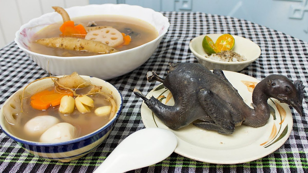 Thịt gà ác giàu protein, ít chất béo và chứa nhiều axit amin thiết yếu.