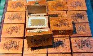 Cao hổ cốt là gì, cao hổ cốt chữa bệnh gì, giá 1 lạng cao hổ cốt, giá cao hổ cốt xịn, cách nhận viết cao hổ cốt thật và giả, cách ngâm cao hổ cốt